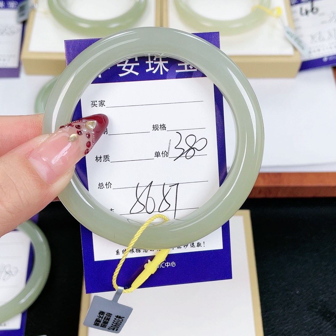 和田玉手镯未镶嵌