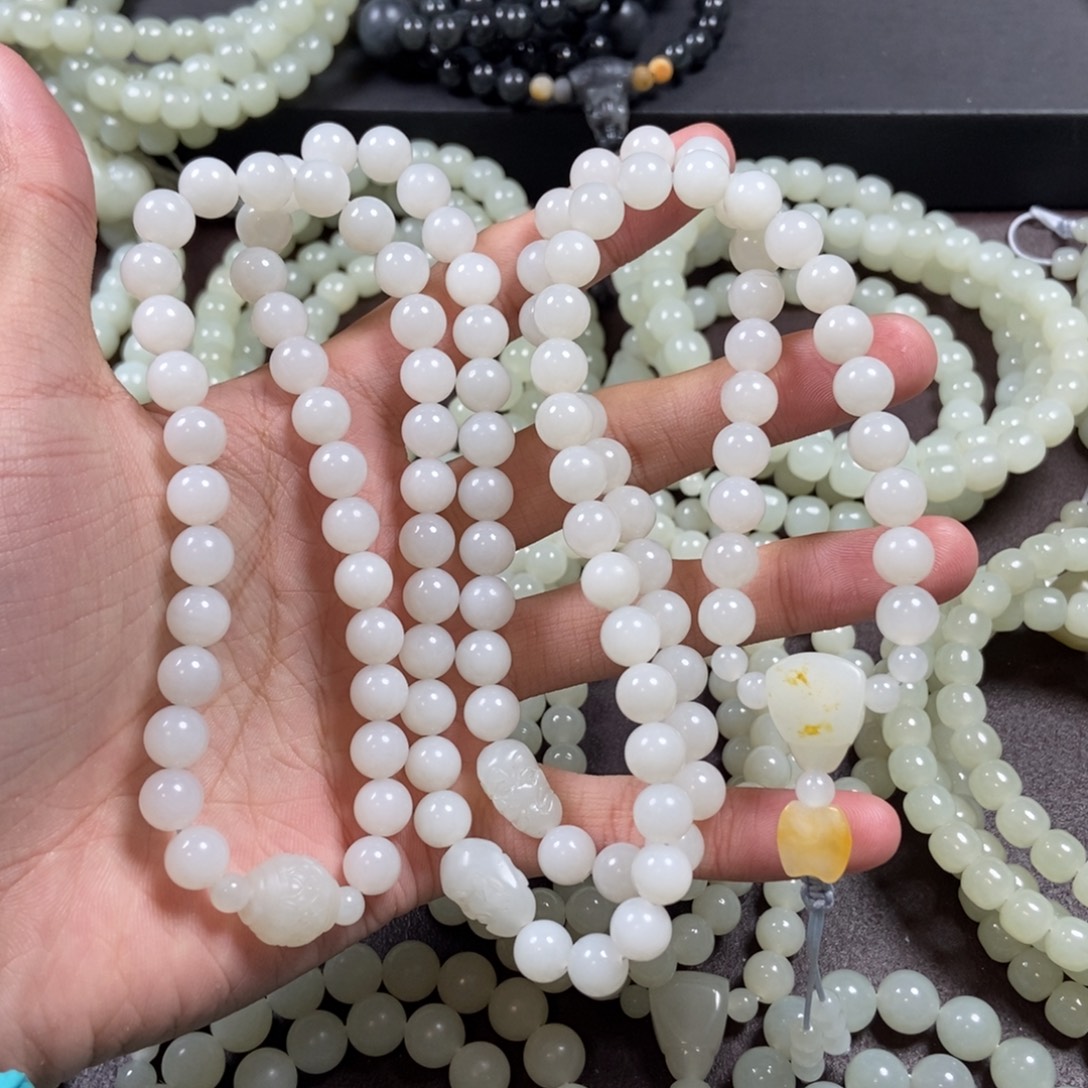 步****和田玉未镶嵌把件