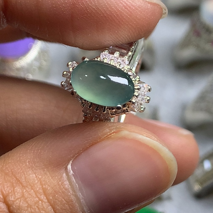 翡翠未镶嵌戒指铜托，卖裸石，需要二次镶嵌