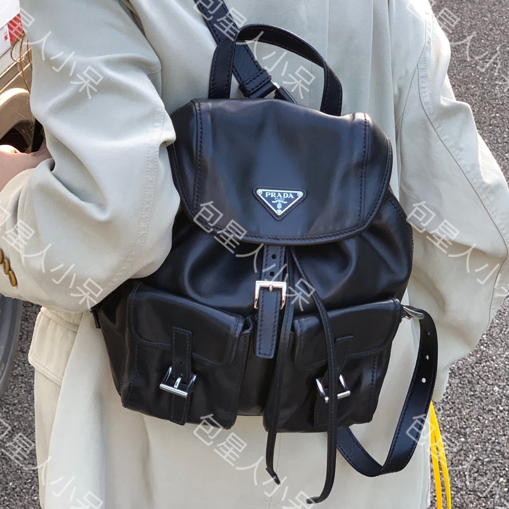 95新 Prada/普拉达 全皮黑色小号三角标双肩包