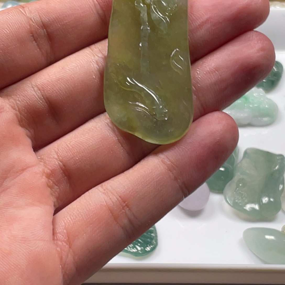 翡翠未镶嵌颈饰8888