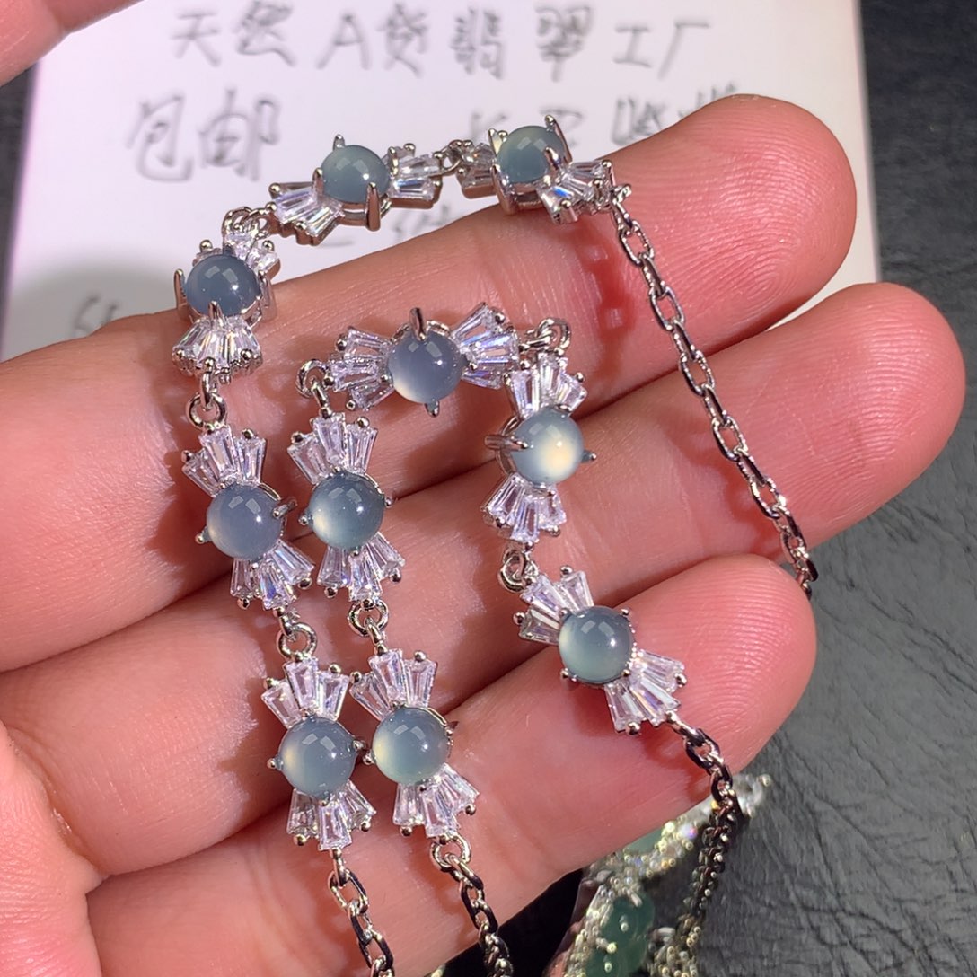 翡翠颈饰未镶嵌蛋面手链