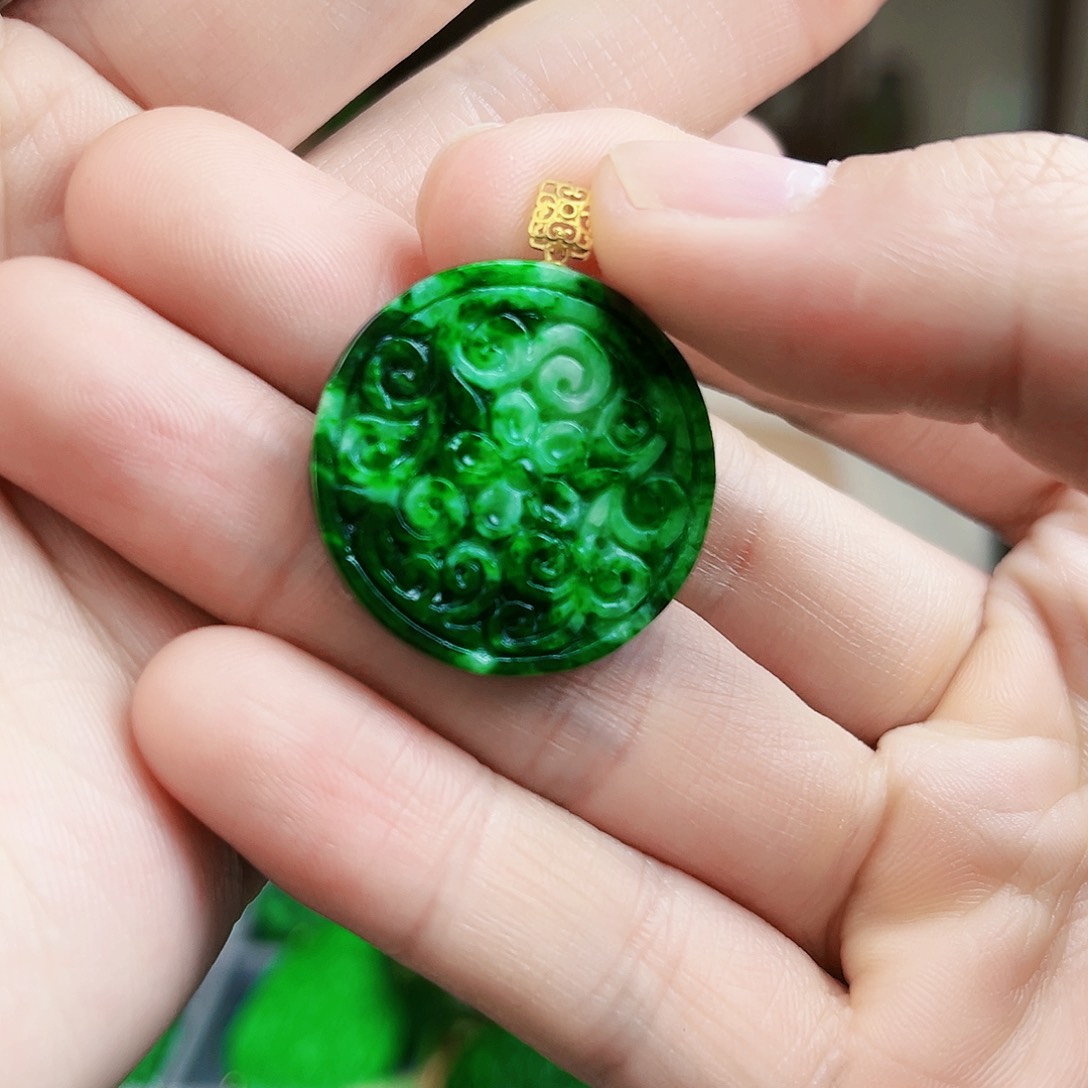 翡翠颈饰18K金镶嵌吊坠