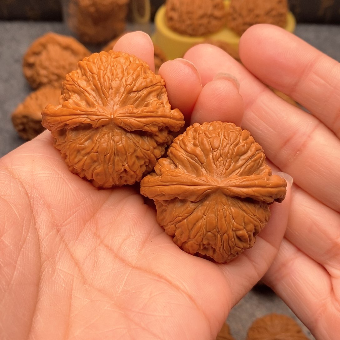 文玩核桃把件有**份精品闷白42全品