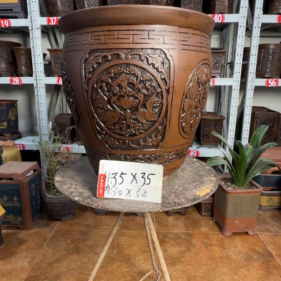 紫砂花盆，有1厘米左右差距，有色差