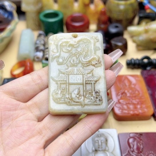 蛇纹石玉未镶嵌颈饰