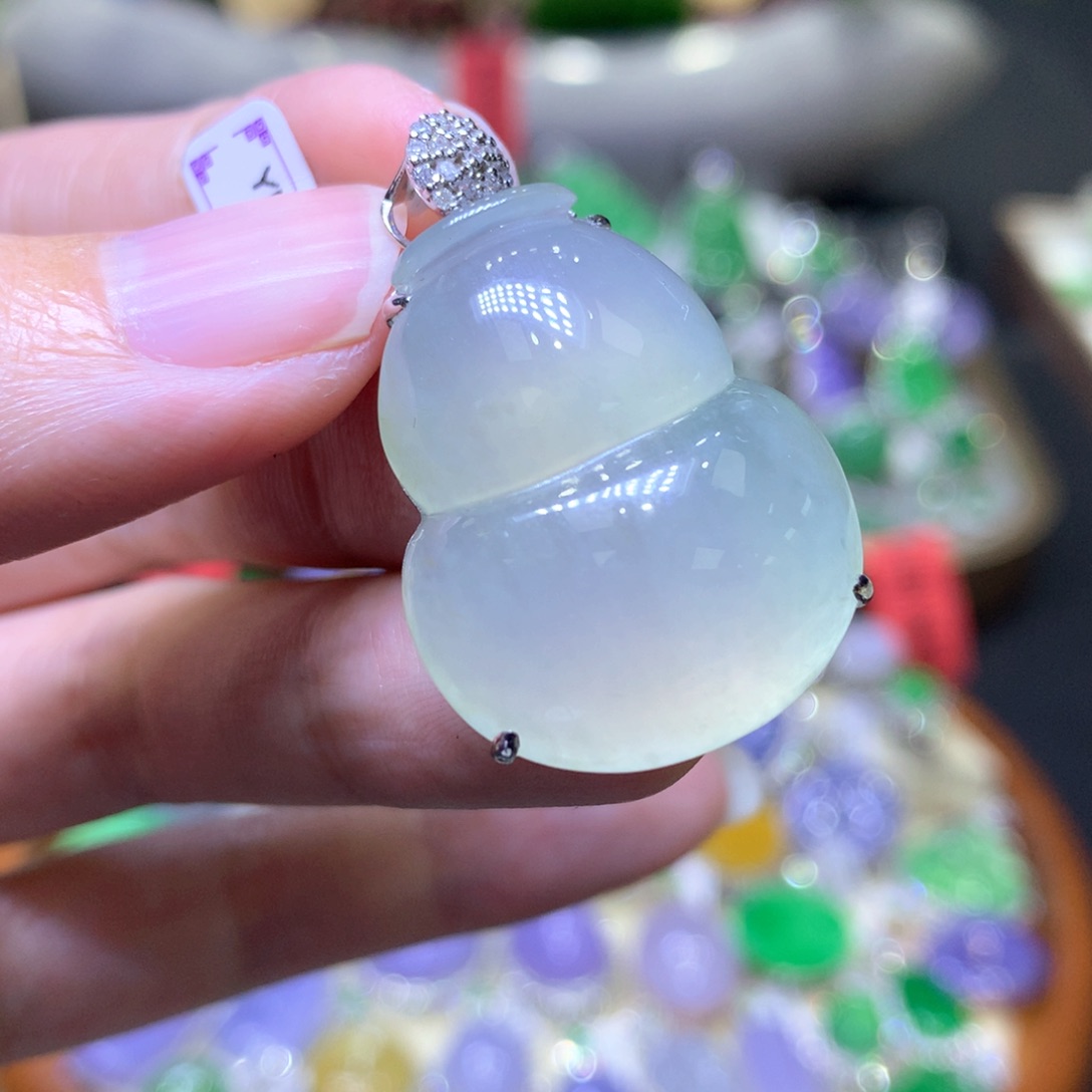 【闪购商品】翡翠颈饰18K金镶嵌翡翠吊坠项链