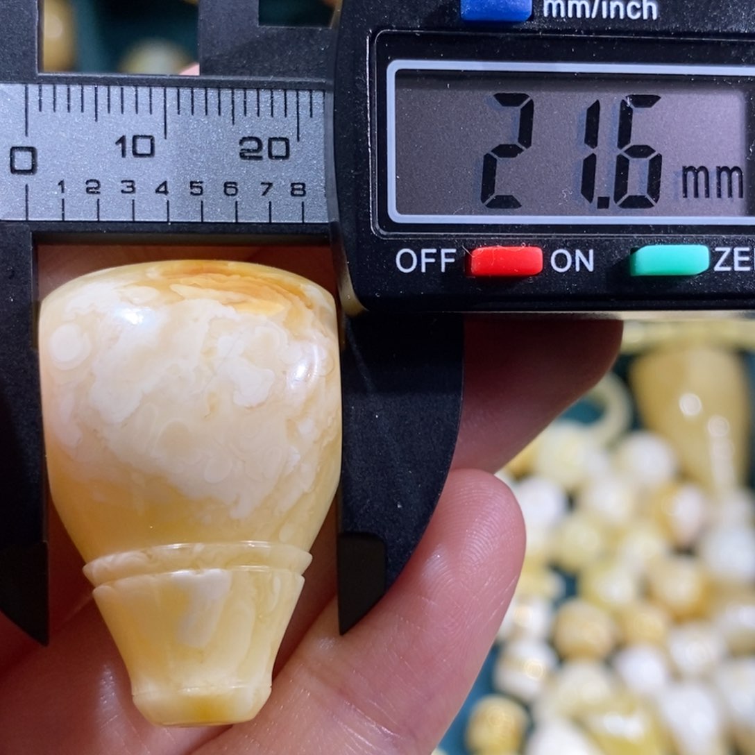 蜜蜡裸石未镶嵌微瑕