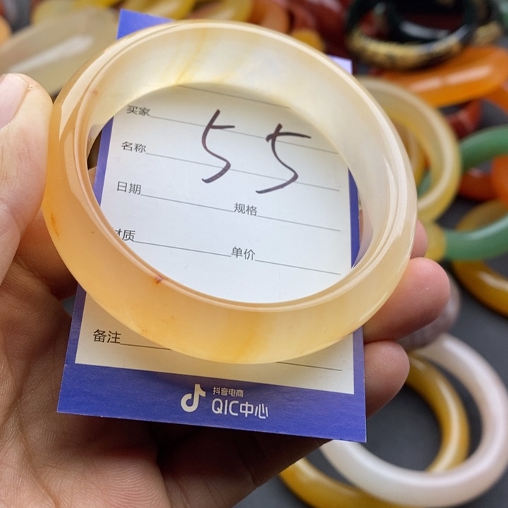 未镶嵌手镯石英质玉