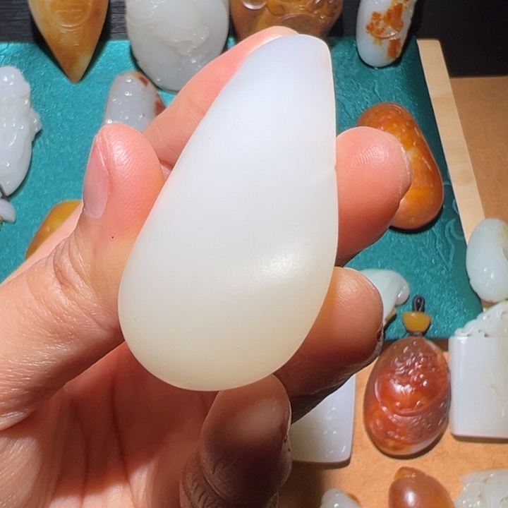 忧***提和田玉未镶嵌颈饰