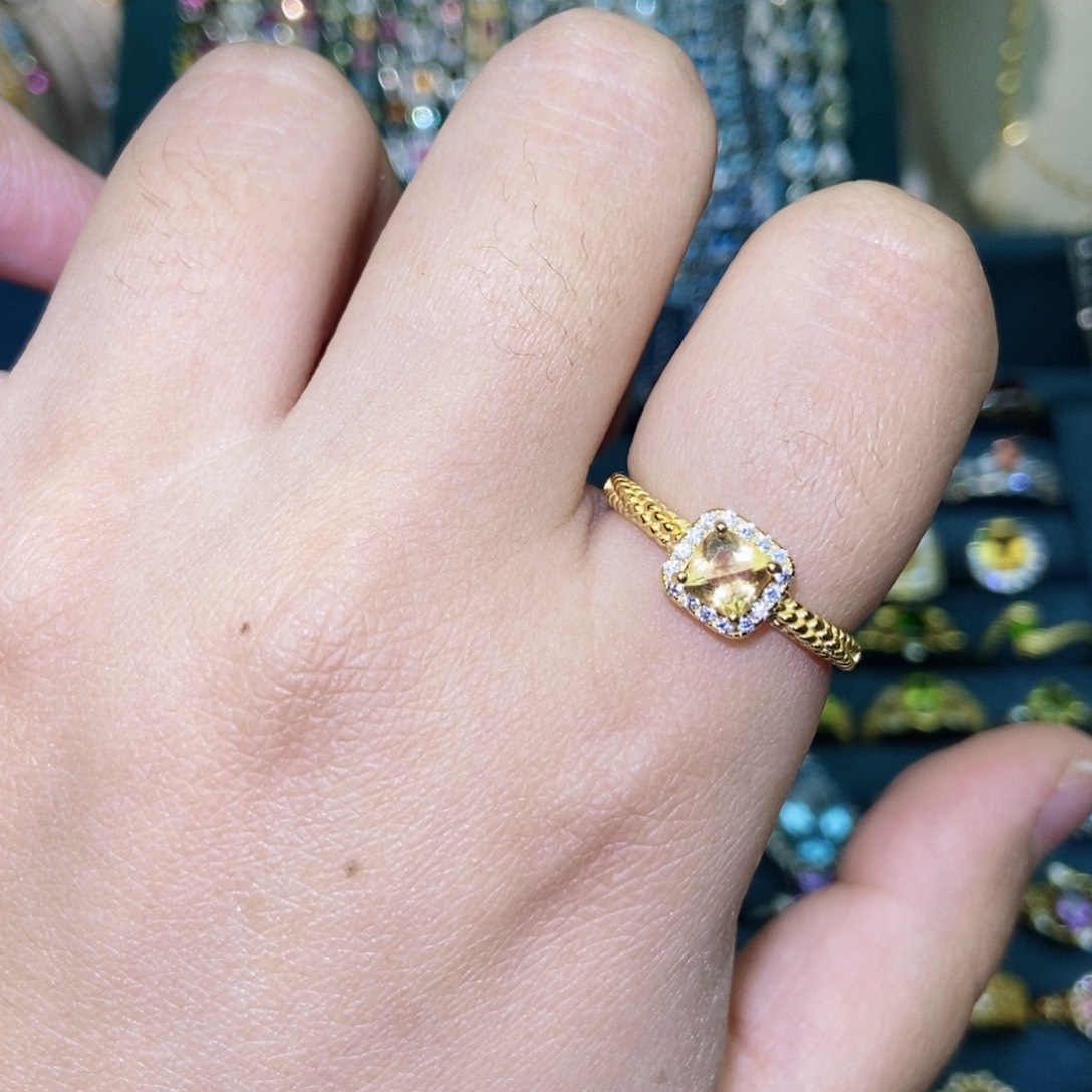 银S925镶嵌黄晶戒指