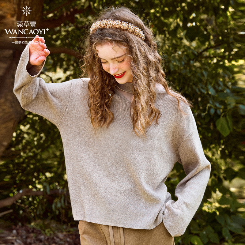 菀壹2023冬季新款V领套头针织衫百搭外穿毛衣纯色打底衫G06013251