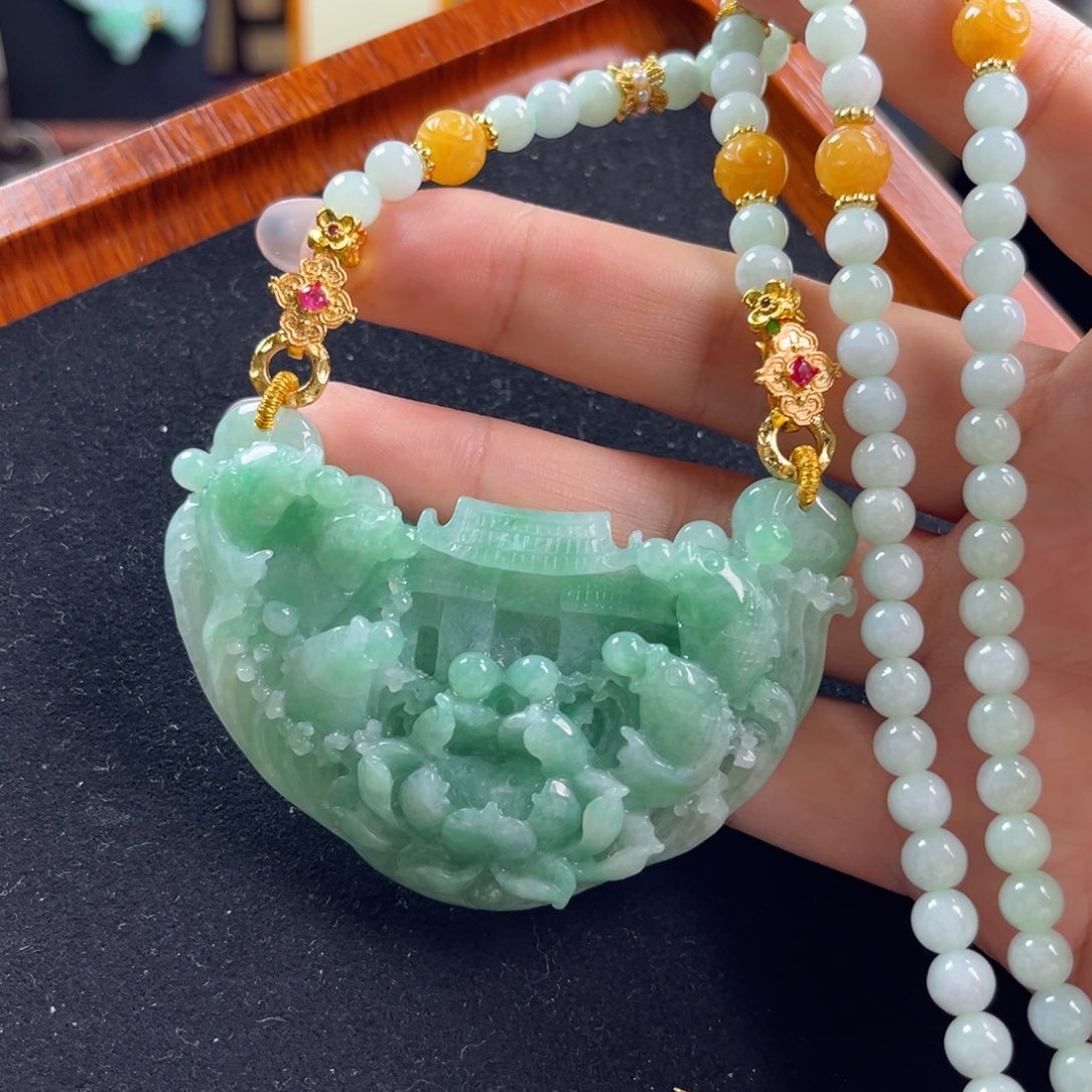 颈饰未镶嵌翡翠冰绿