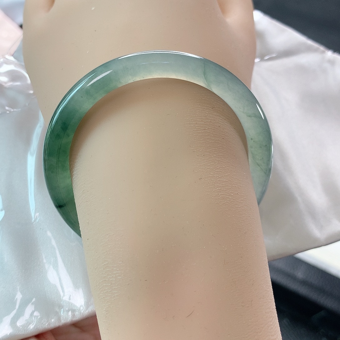 翡翠手镯（圆镯）未镶嵌冰透起荧光冰飘花超强推❗️①④⑨