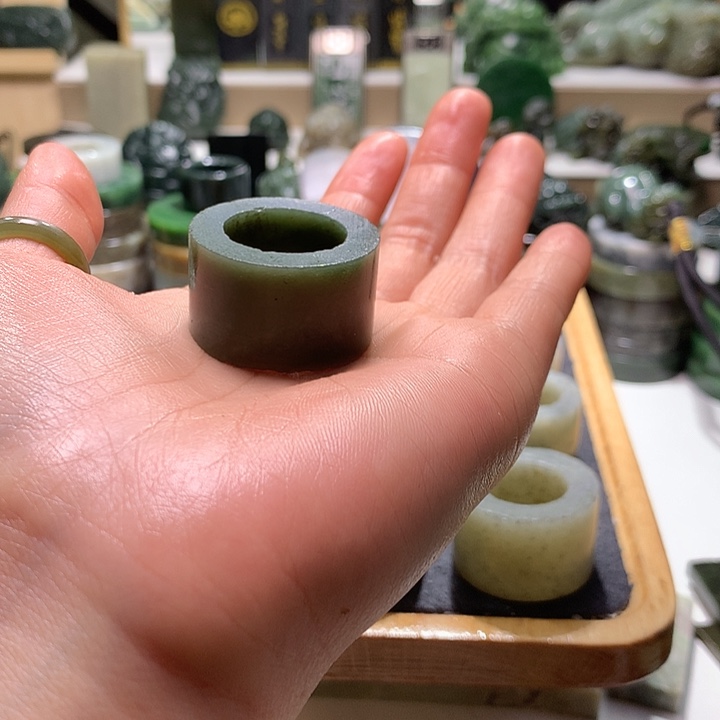 C***u和田玉未镶嵌珠宝半成品