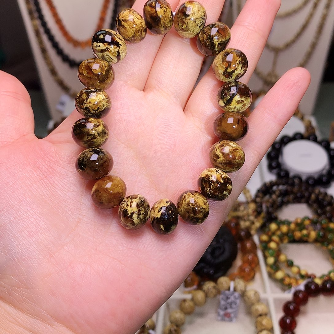 杨***超琥珀未镶嵌裸石琥珀