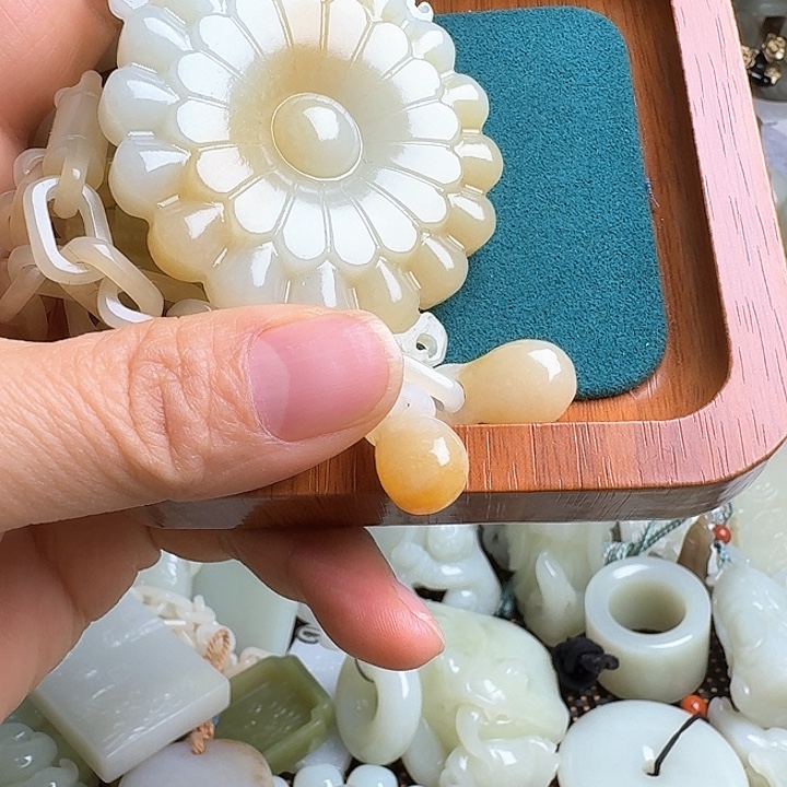 华***哥瓷片新号开播瓷盘一件