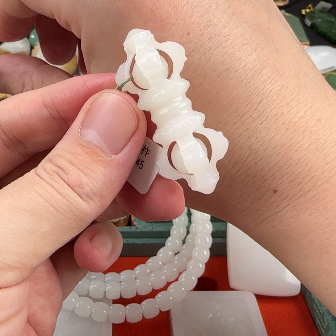 和田玉挂件未镶嵌降魔杵