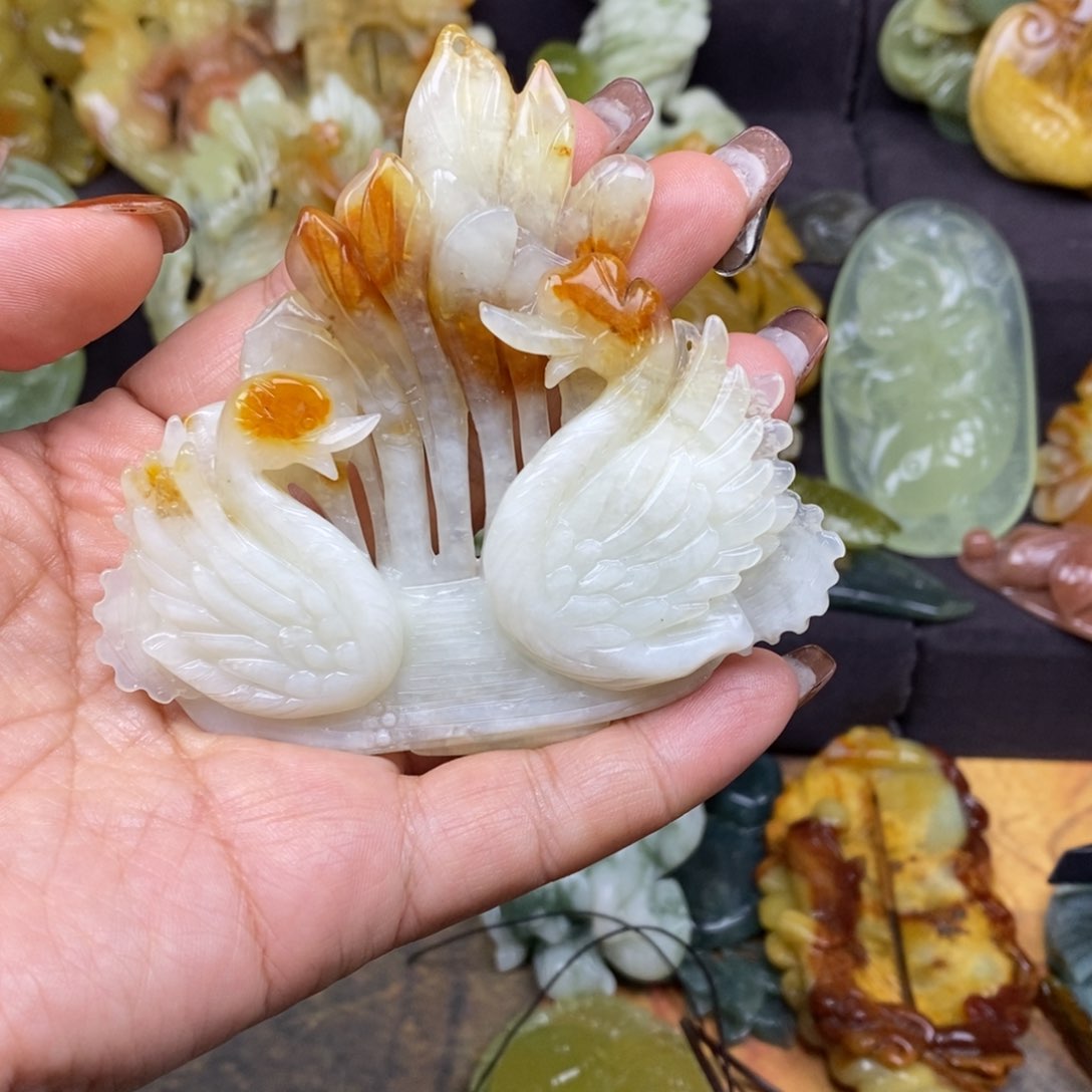 蛇纹石玉颈饰未镶嵌