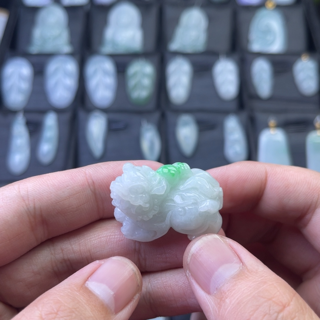 翡翠未镶嵌颈饰7543