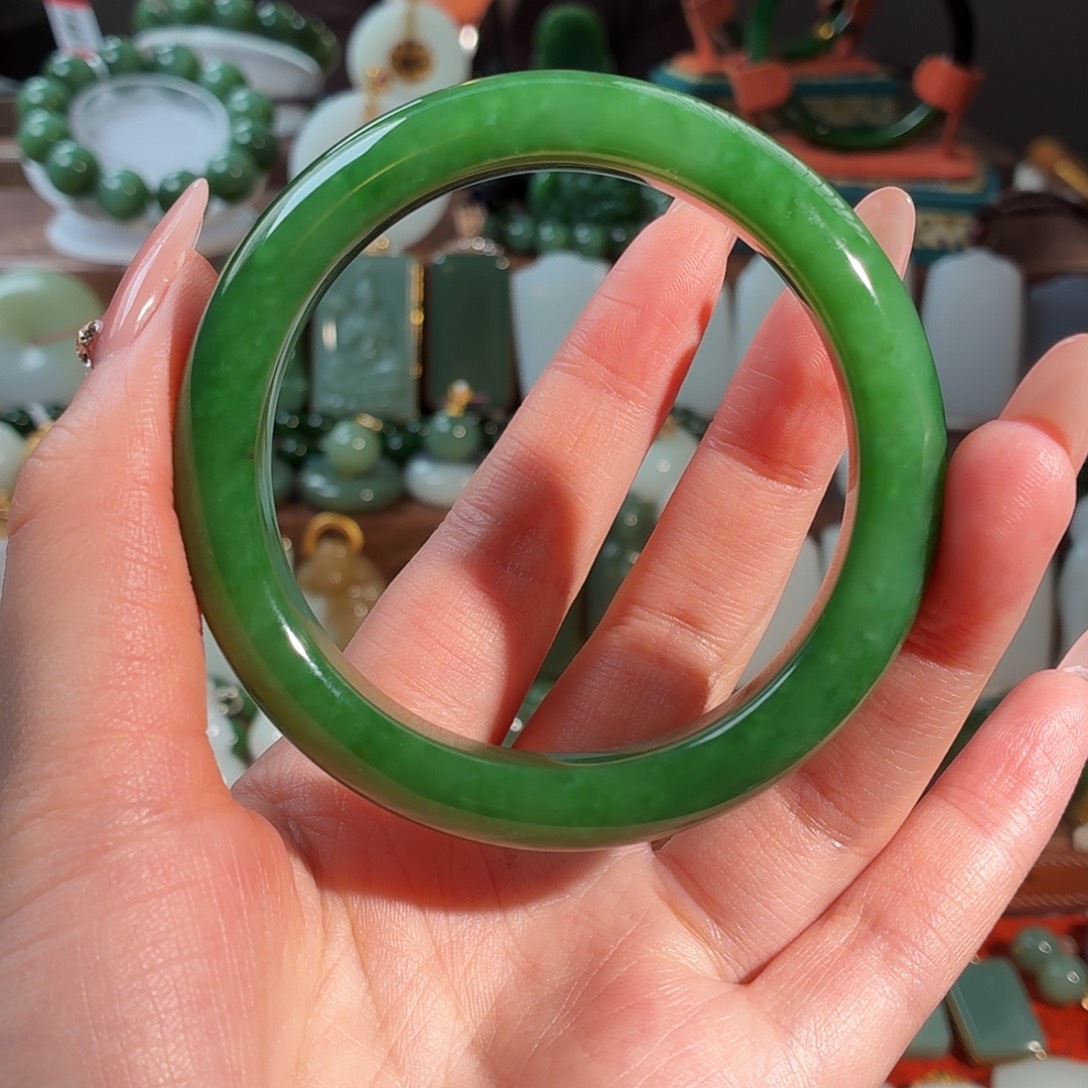 婷***婷和田玉未镶嵌手镯