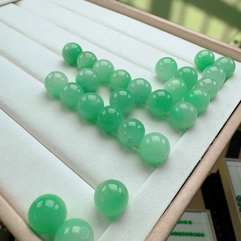 卡12mm 缅料A货翡翠 浅绿 多样性发一颗