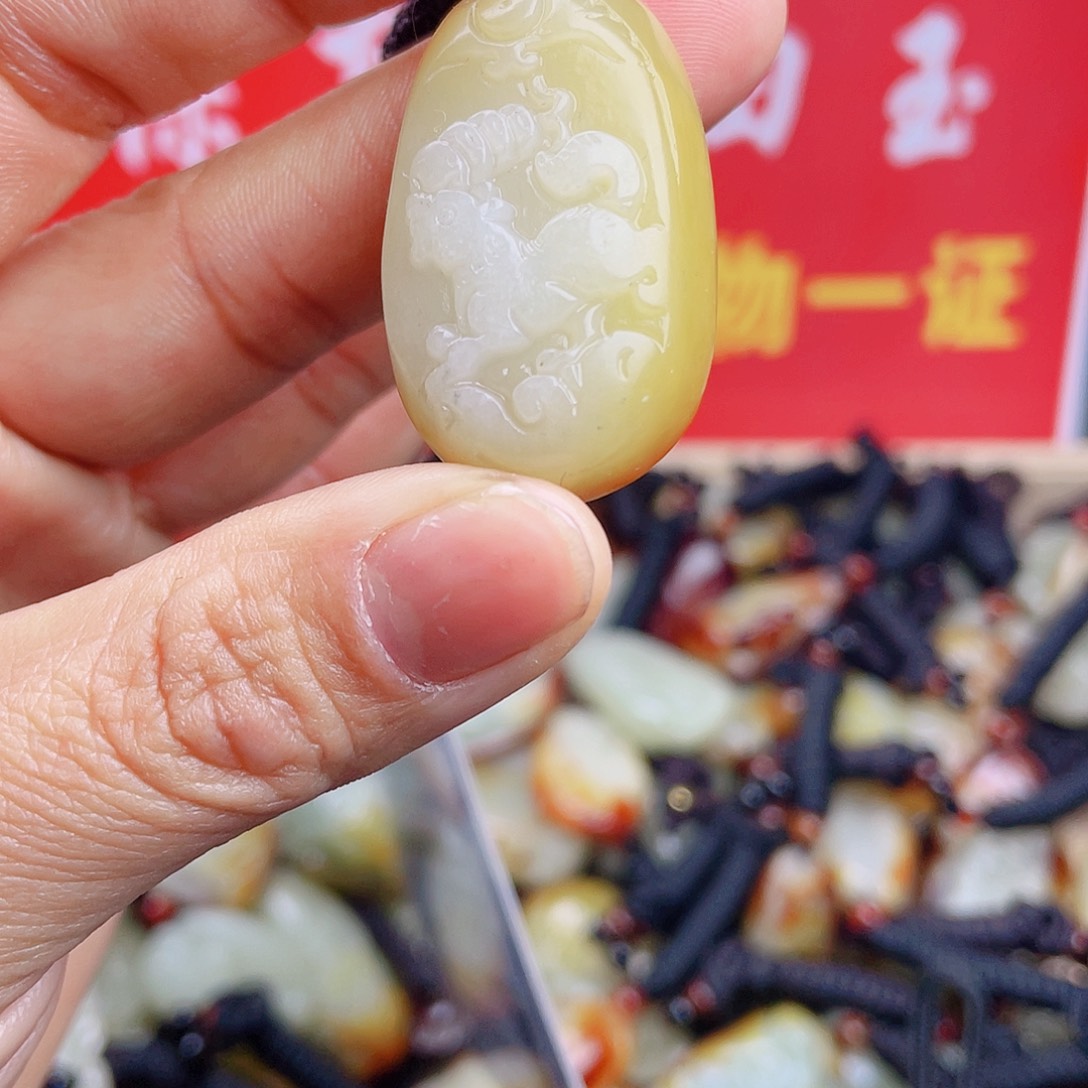 和田玉颈饰未镶嵌