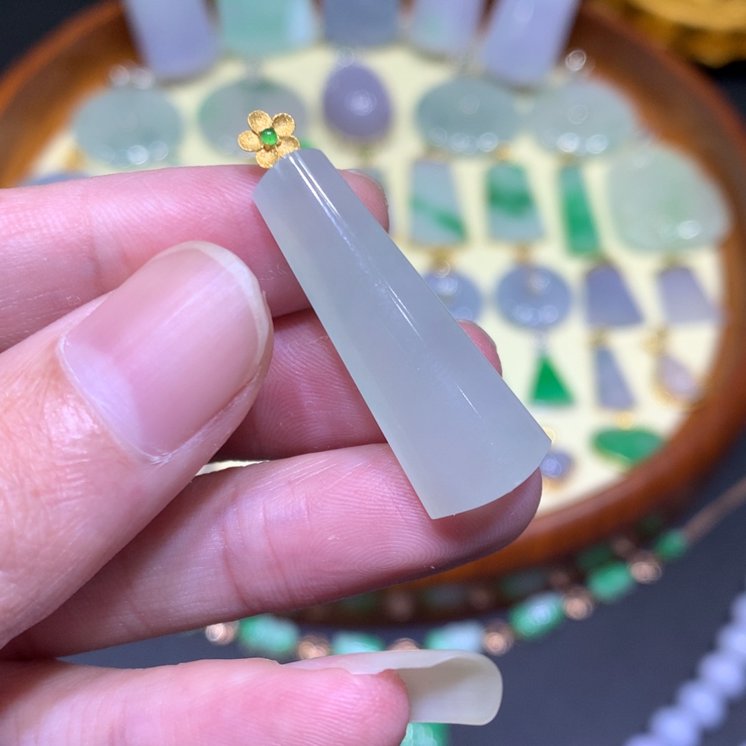 翡翠吊坠(不含链)18K金镶嵌