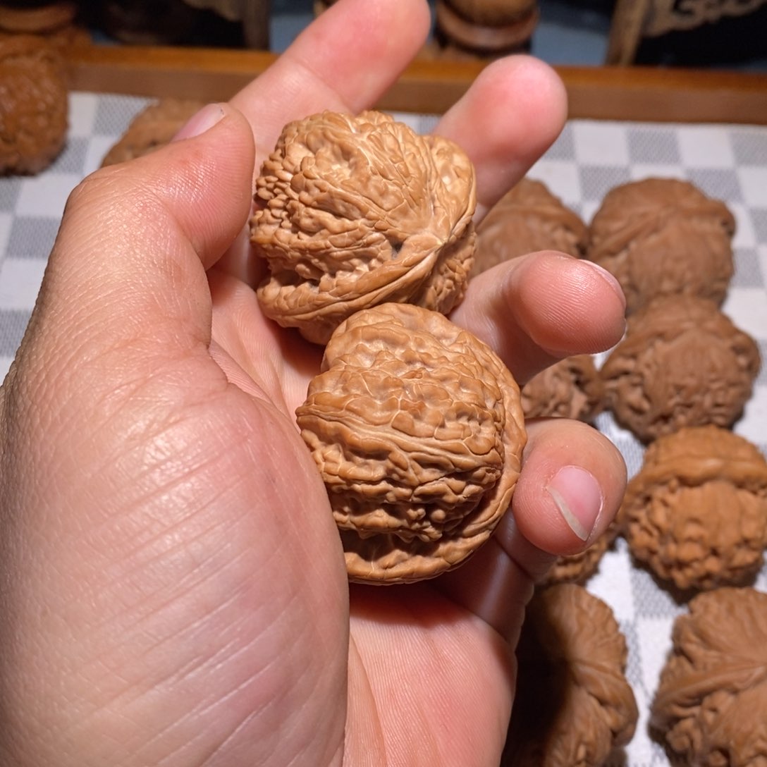 文玩核桃吊坠霸***总白狮子