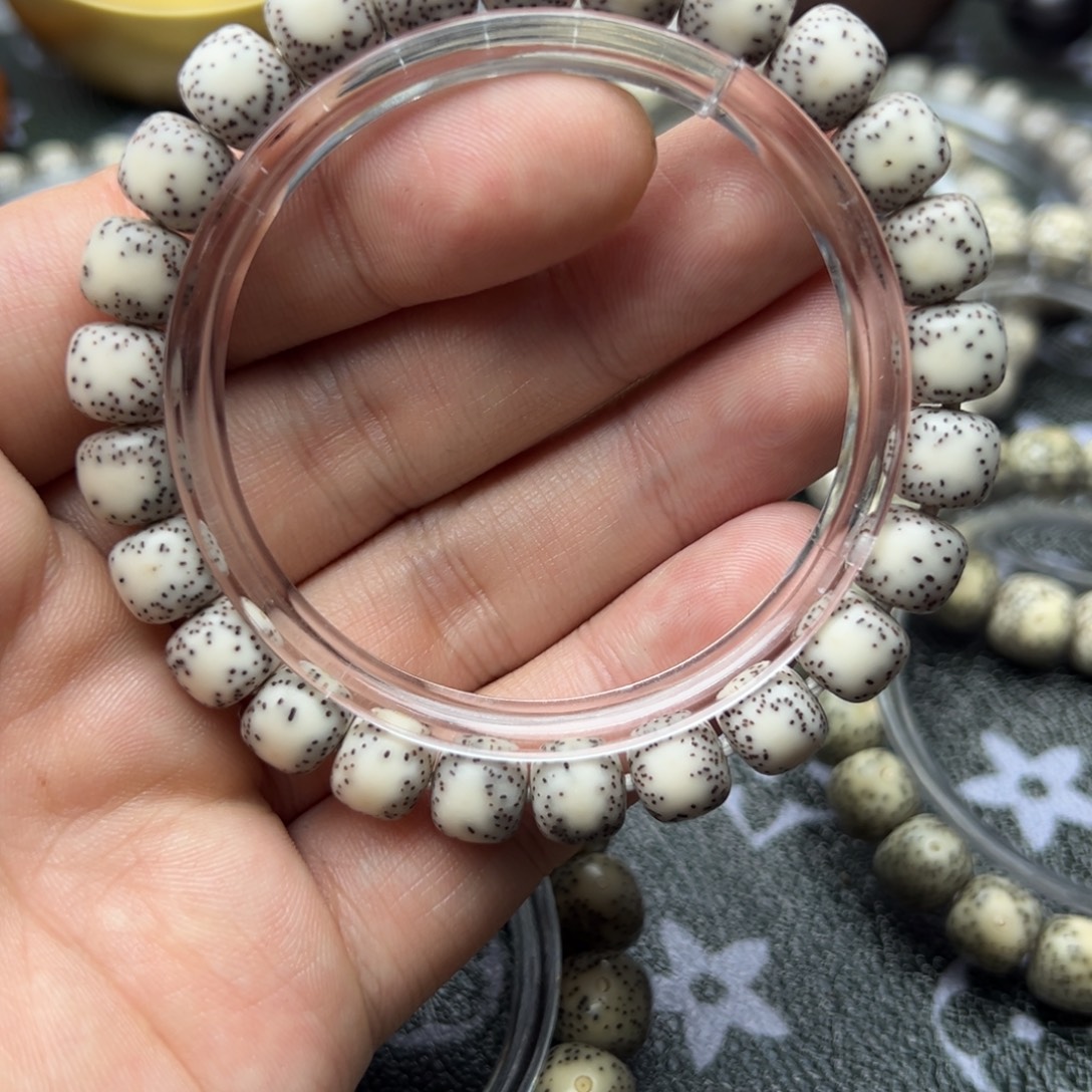 梧***雨星月菩提手串梧桐的星月菩提