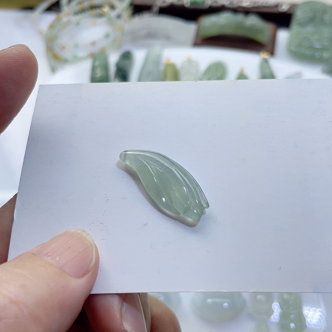 翡翠未镶嵌颈饰冰花