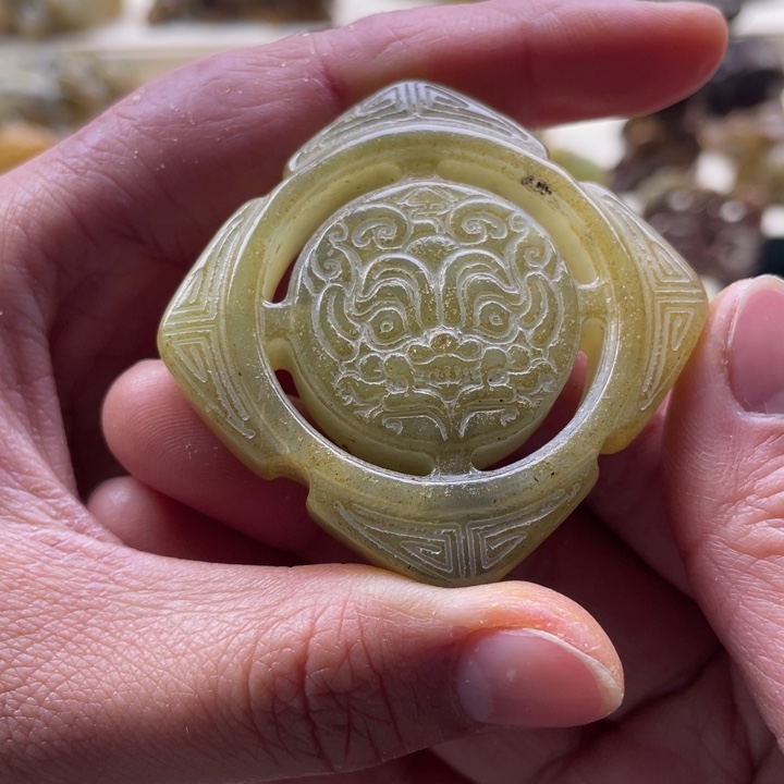 蛇纹石玉颈饰未镶嵌