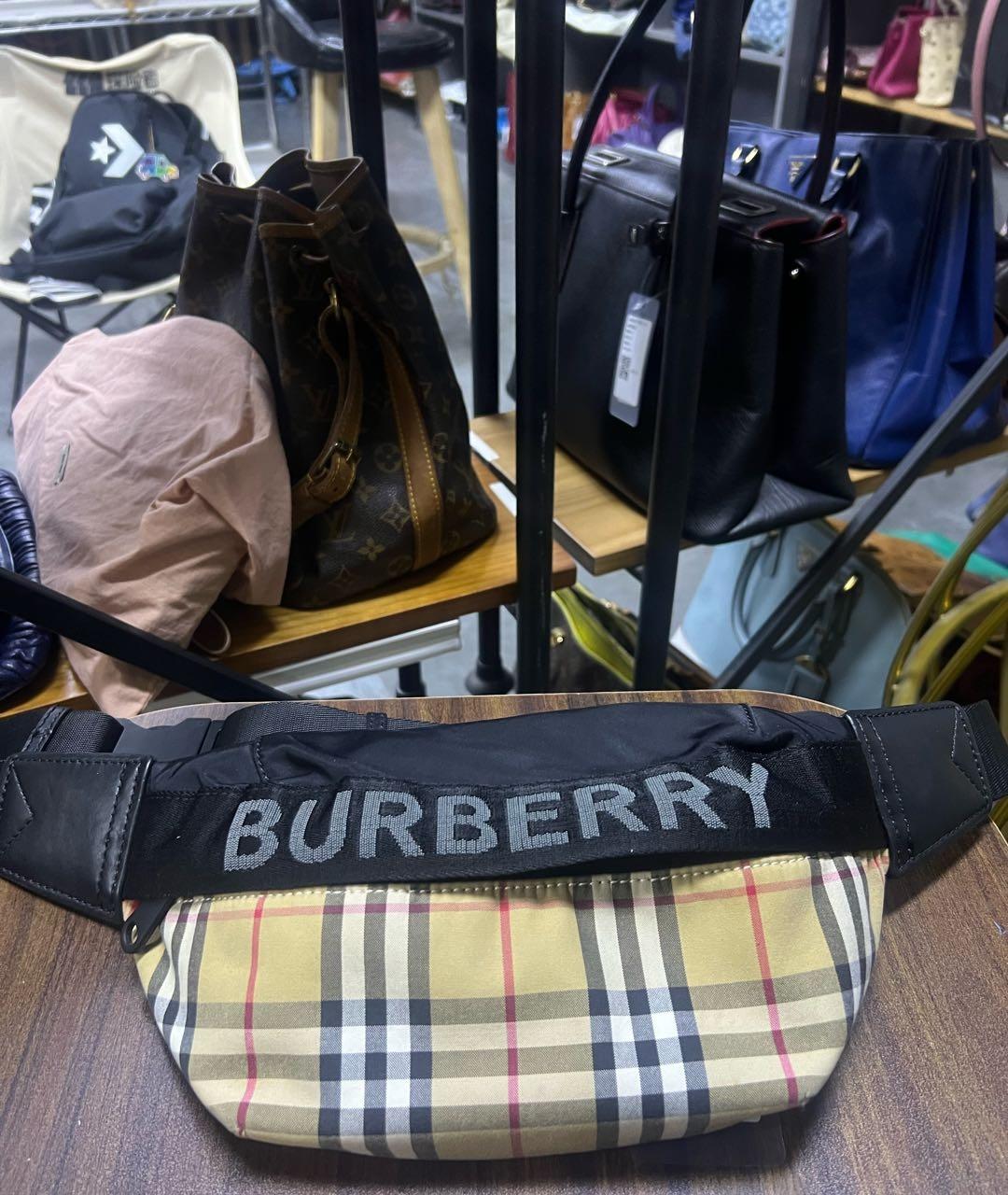 95新 巴宝莉 腰包 16163