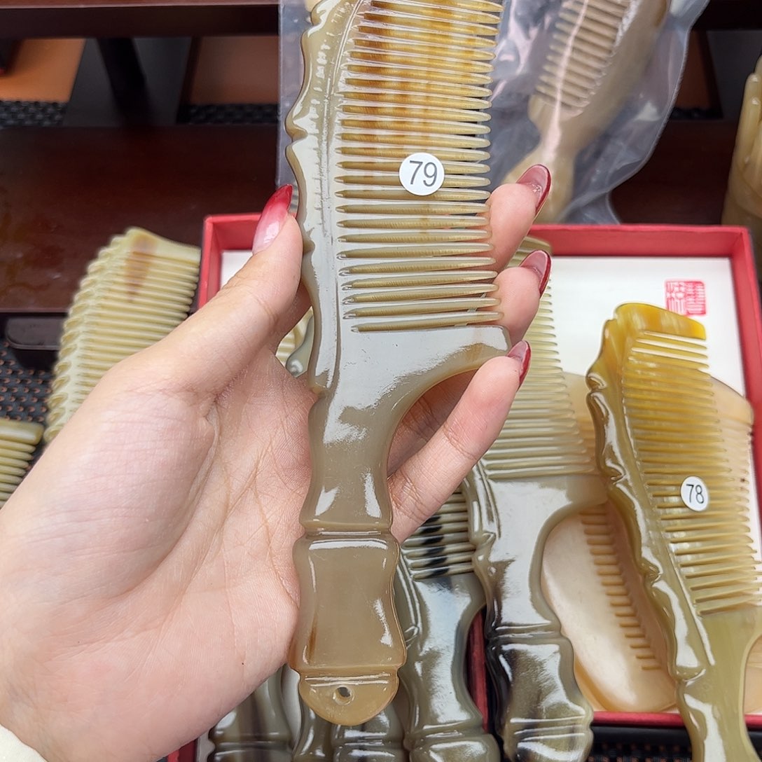 称***意手工制作纯牛角梳子