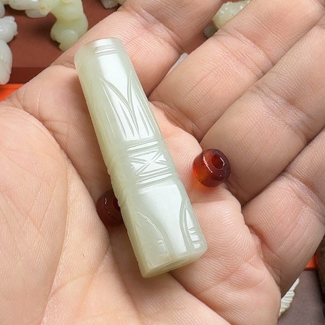 和***尘和田玉（糖玉）未镶嵌挂件