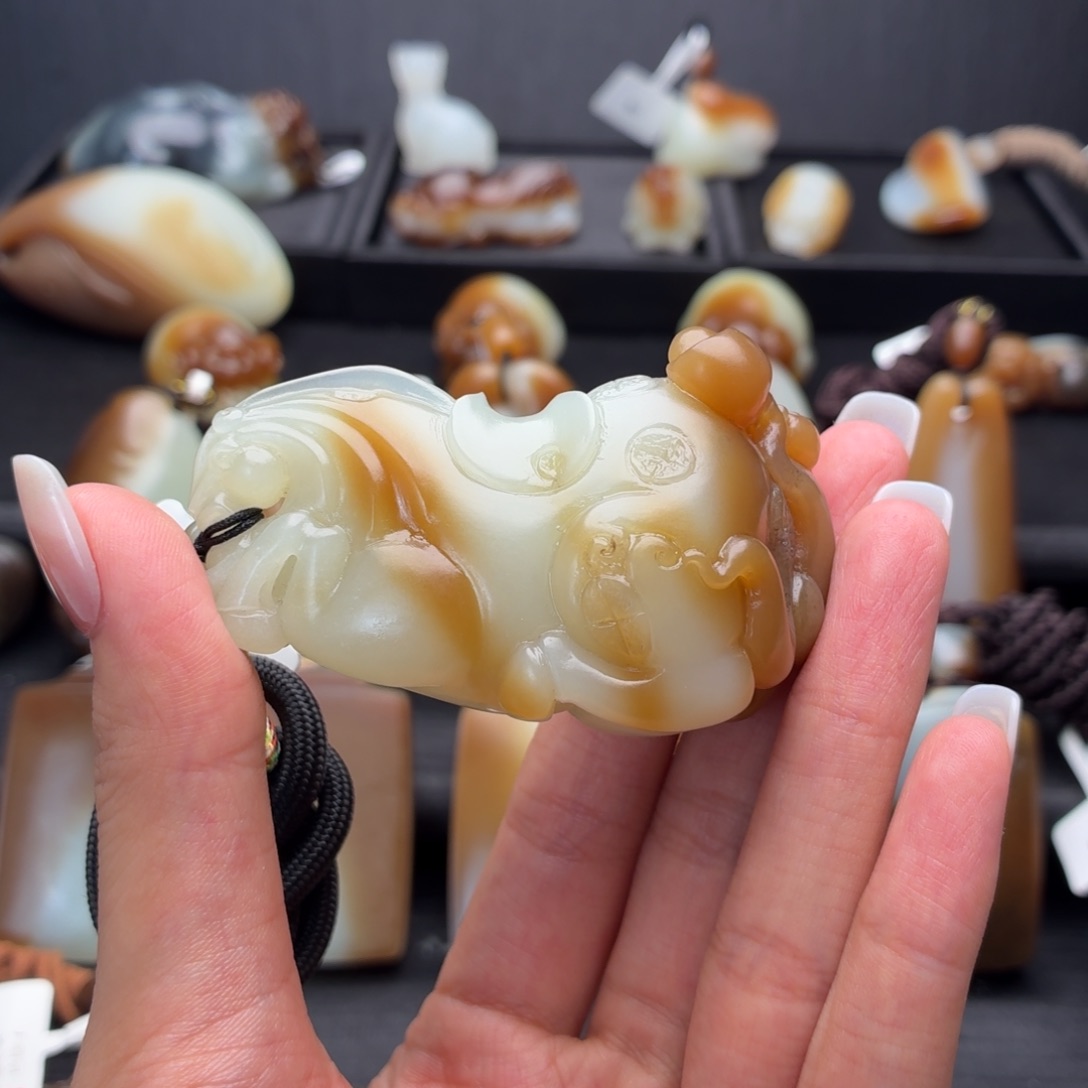德***哥和田玉未镶嵌颈饰