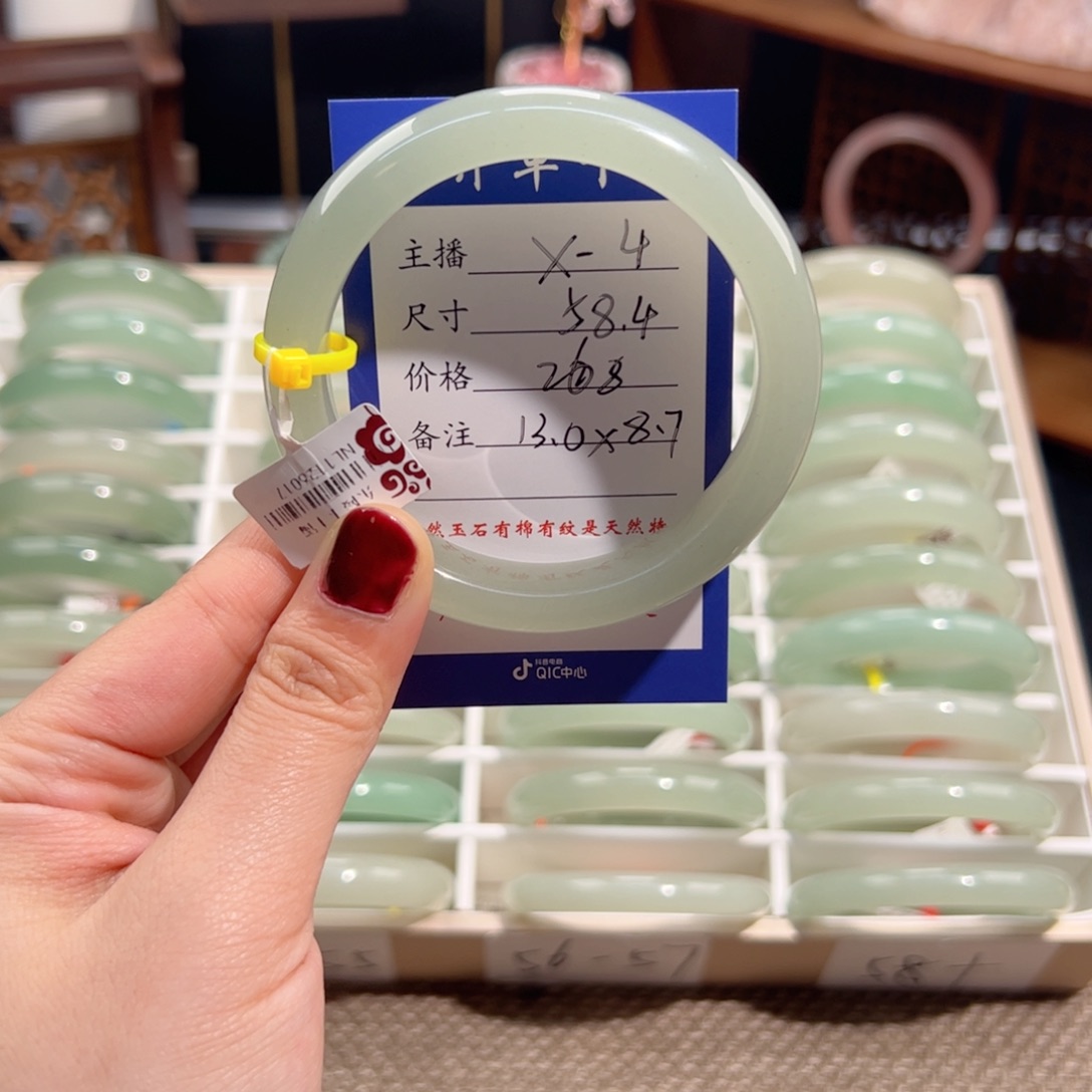 淡****东陵石未镶嵌手镯