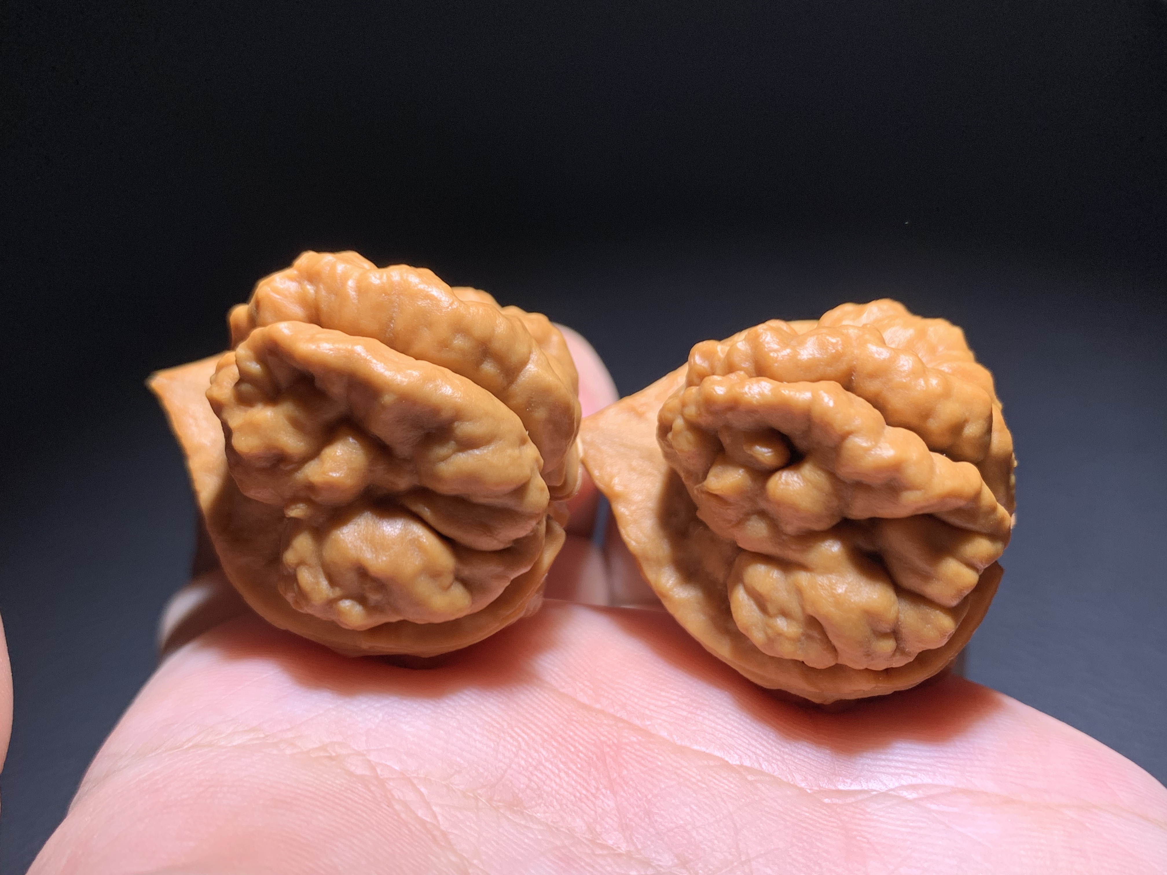 34尺四相羊神文玩铁核桃