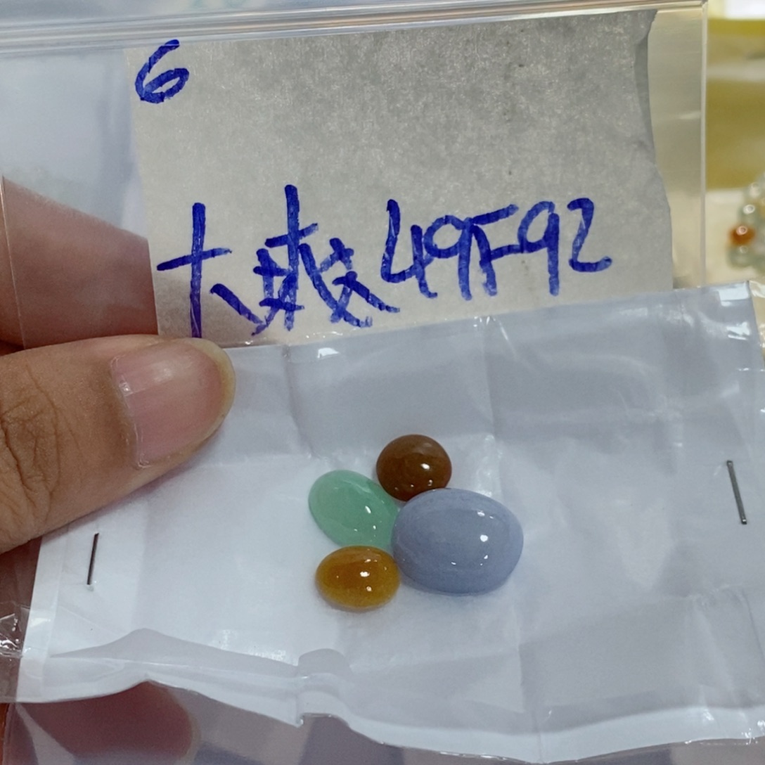 大***儿未镶嵌定制翡翠我