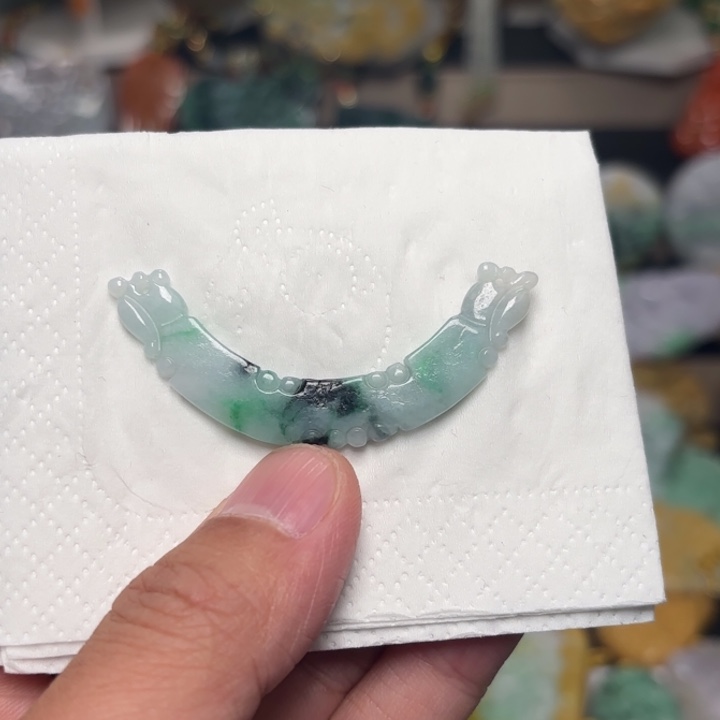 翡翠颈饰未镶嵌吊坠