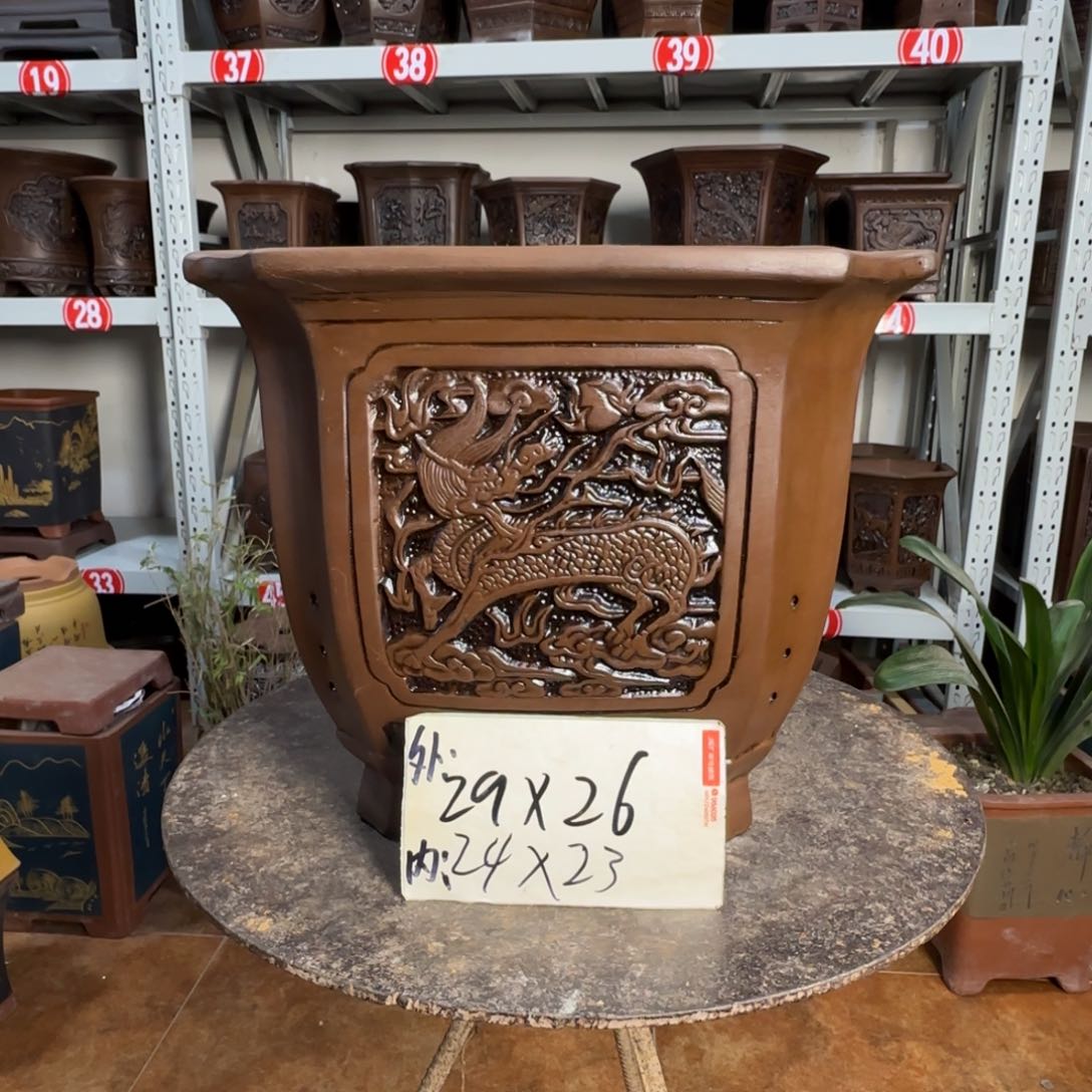 紫砂花盆，有1厘米左右差距，有色差