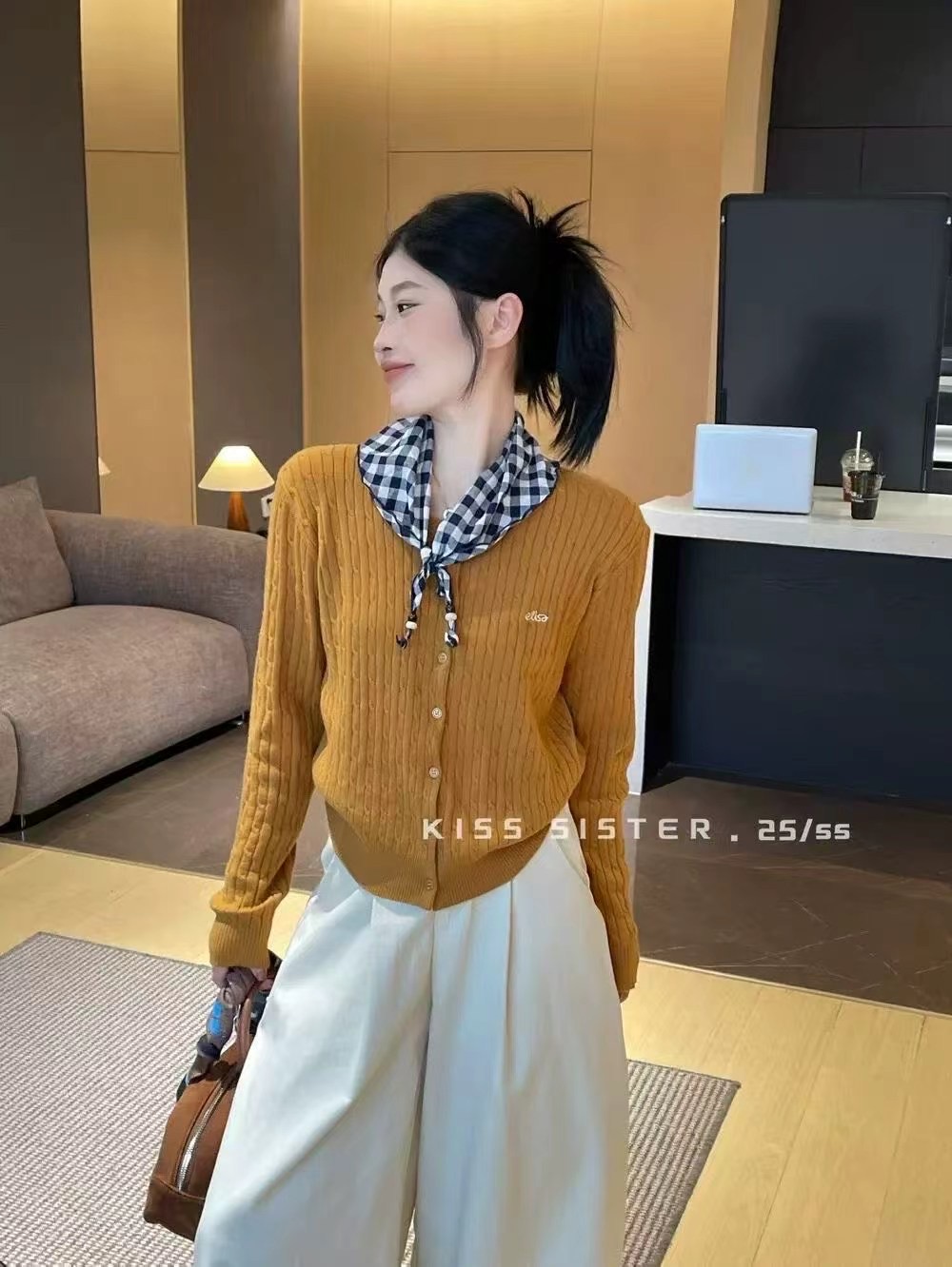 KISS SISTER-缀撞色单排扣慵懒松弛感长袖针织开衫(配丝巾)M5062