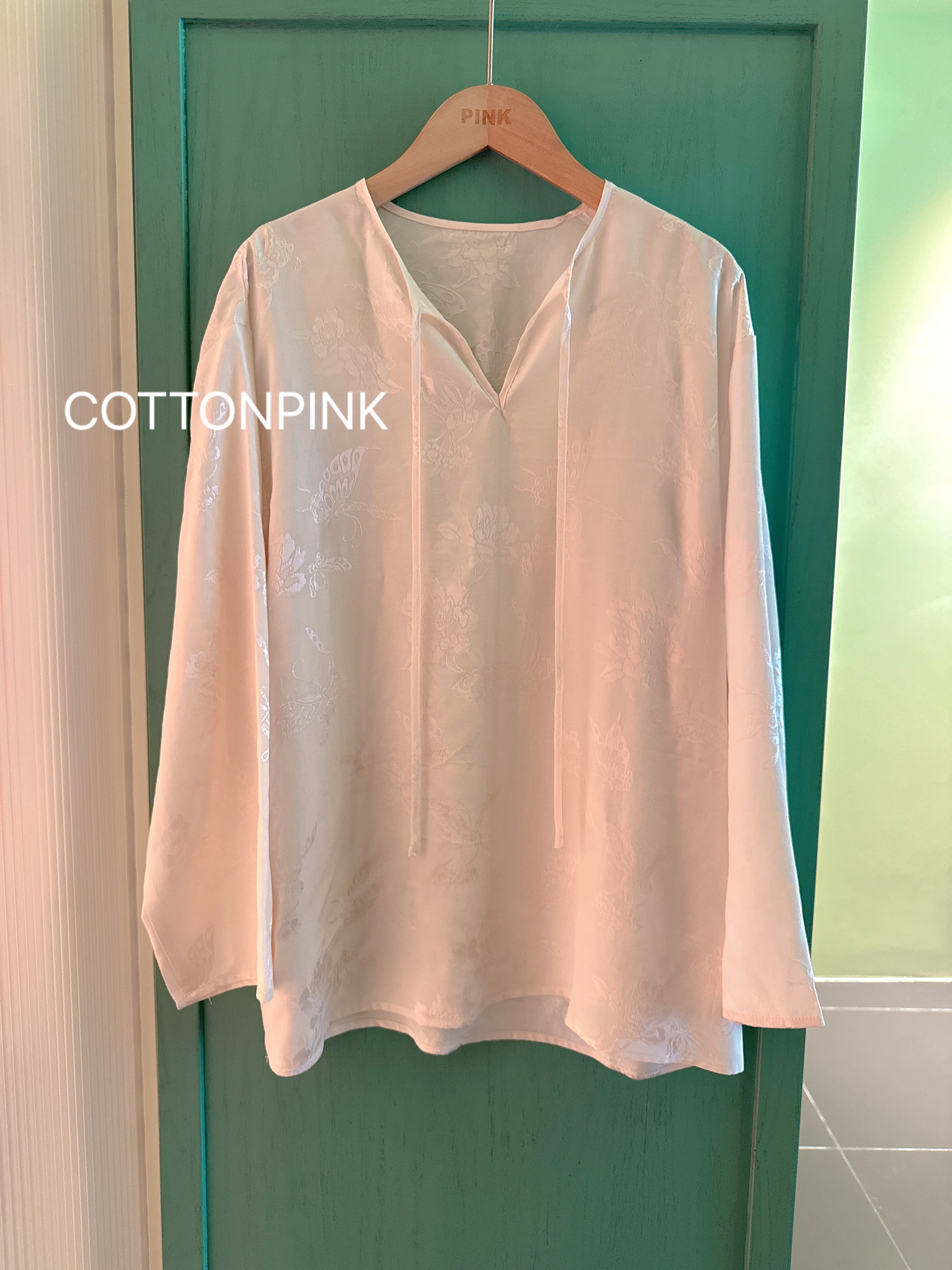 COTTONPINK女装暗花绸缎V领简约套头上衣女