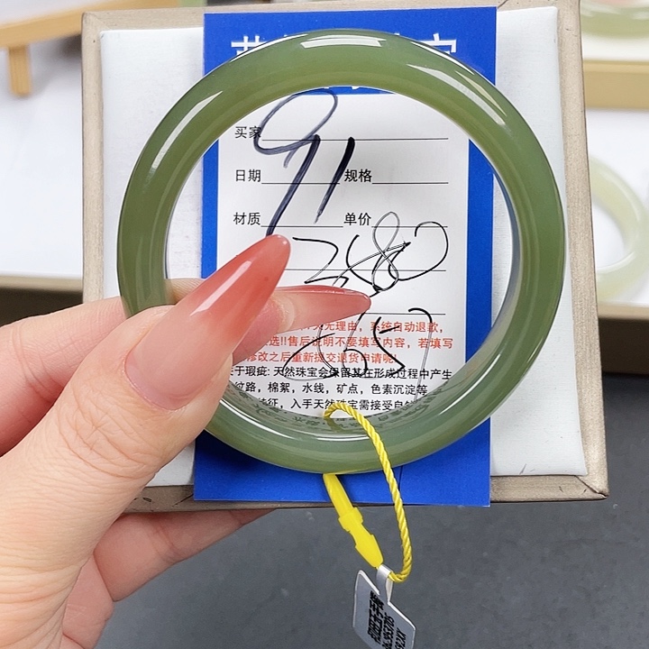 和田玉手镯未镶嵌