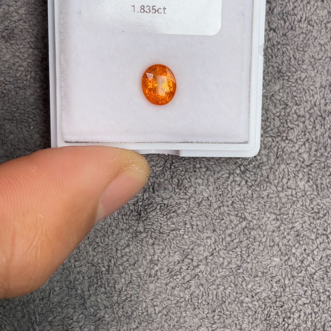 石榴石（芬达石）裸石未镶嵌1.835Ct。