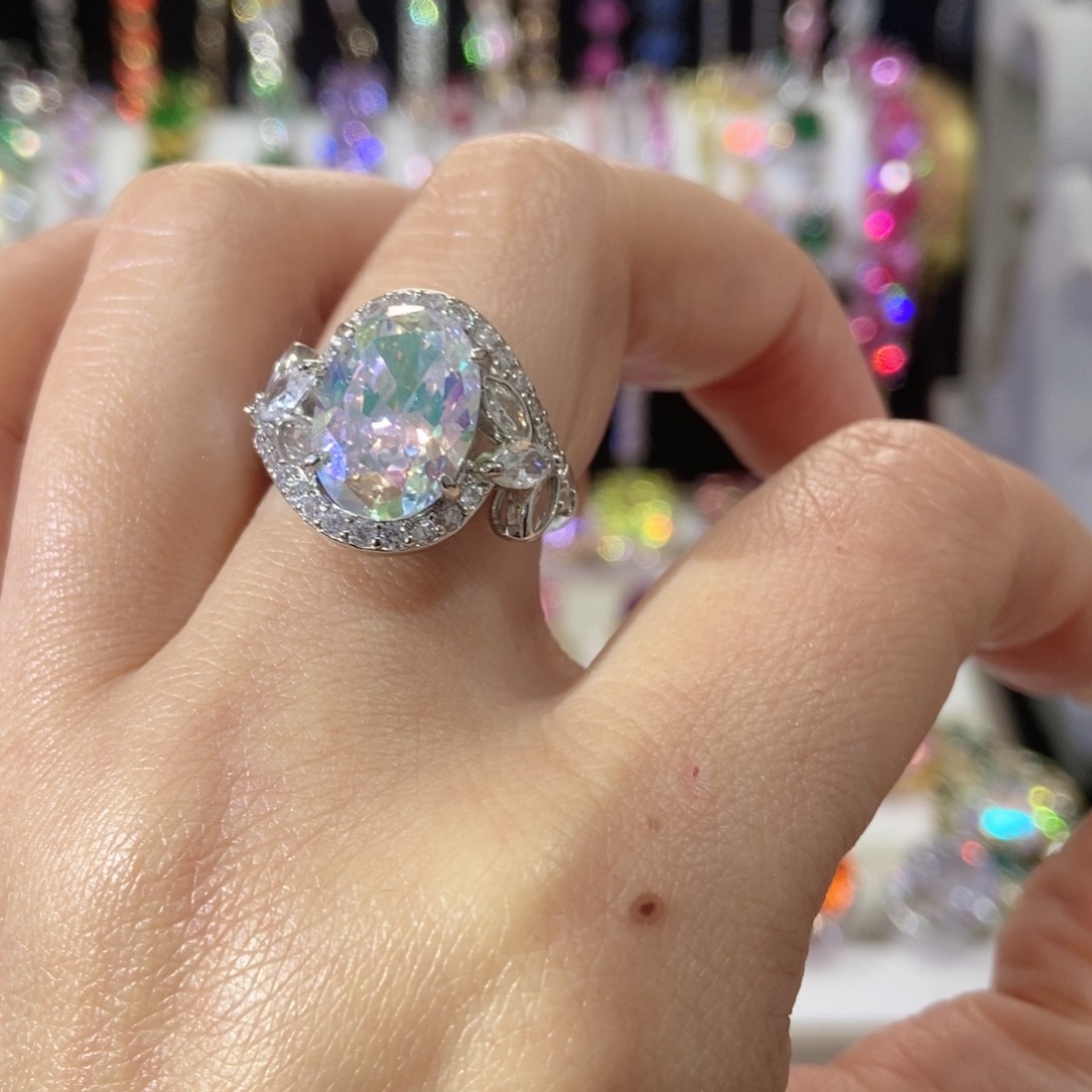 66锆石（处理）戒指