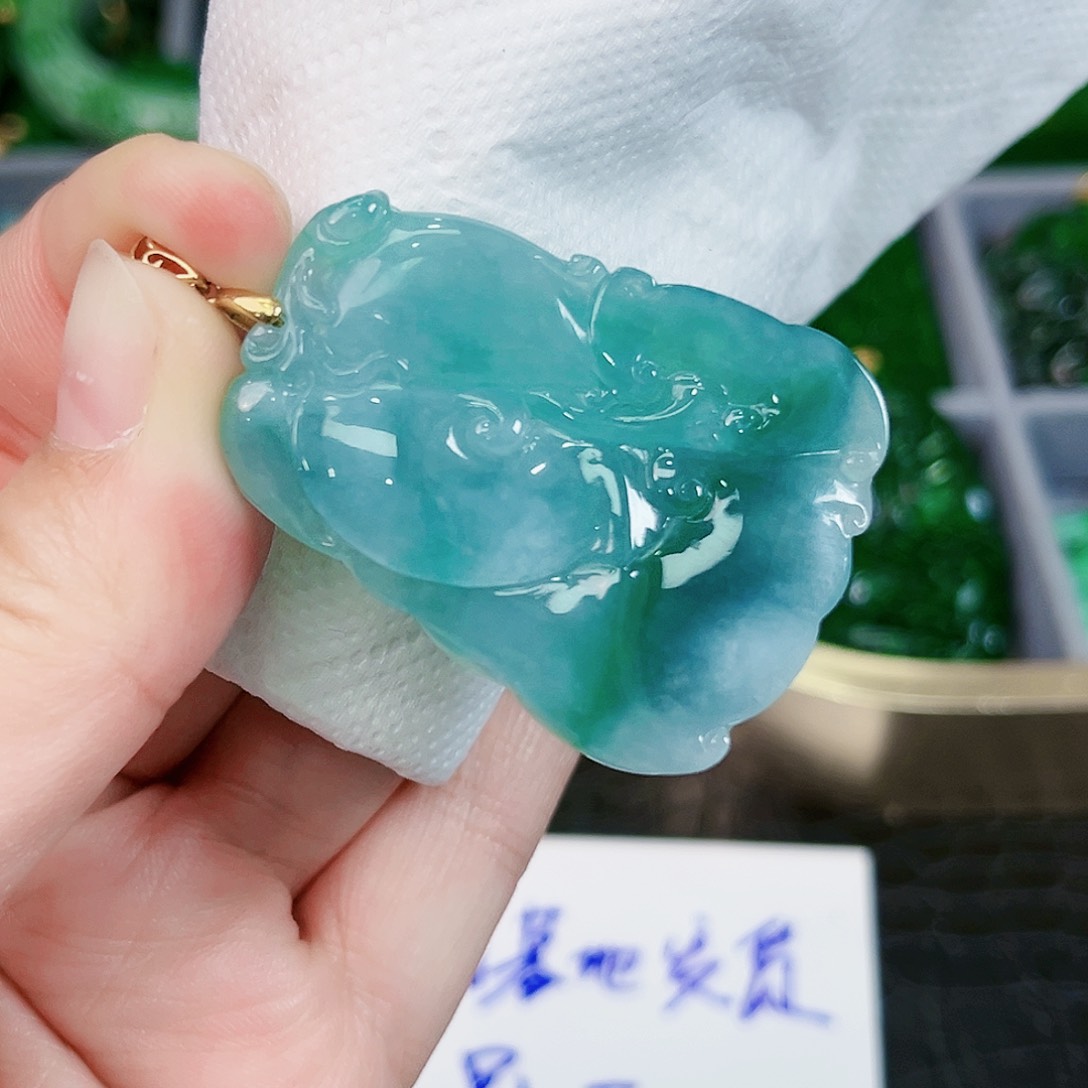 翡翠颈饰18K金镶嵌吊坠