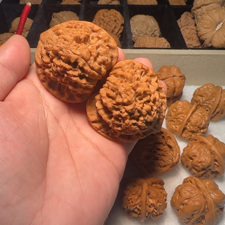 文玩核桃把件麒麟纹官帽