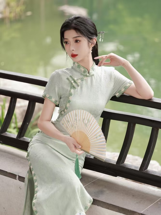 29苏绣工艺旗袍尾货