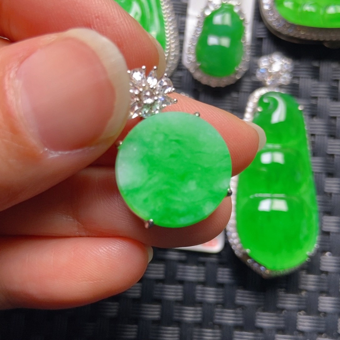 翡翠银S925镶嵌颈饰圆牌吊坠